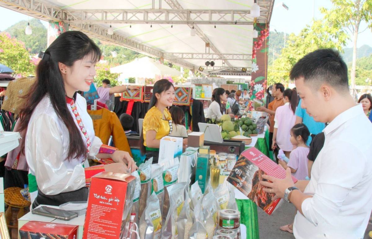 Sơn La đẩy mạnh tiêu dùng, phát triển thương mại gắn với chuyển đổi số