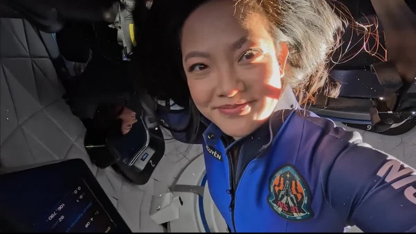 Amanda Nguyễn đang lơ lửng trong tàu vũ trụ của Blue Origin sau khi được phóng vào vũ trụ.(Nguồn hình ảnh: Blue Origin) Amanda Nguyễn đang lơ lửng trong tàu vũ trụ của Blue Origin sau khi được phóng vào vũ trụ.(Nguồn hình ảnh: Blue Origin)