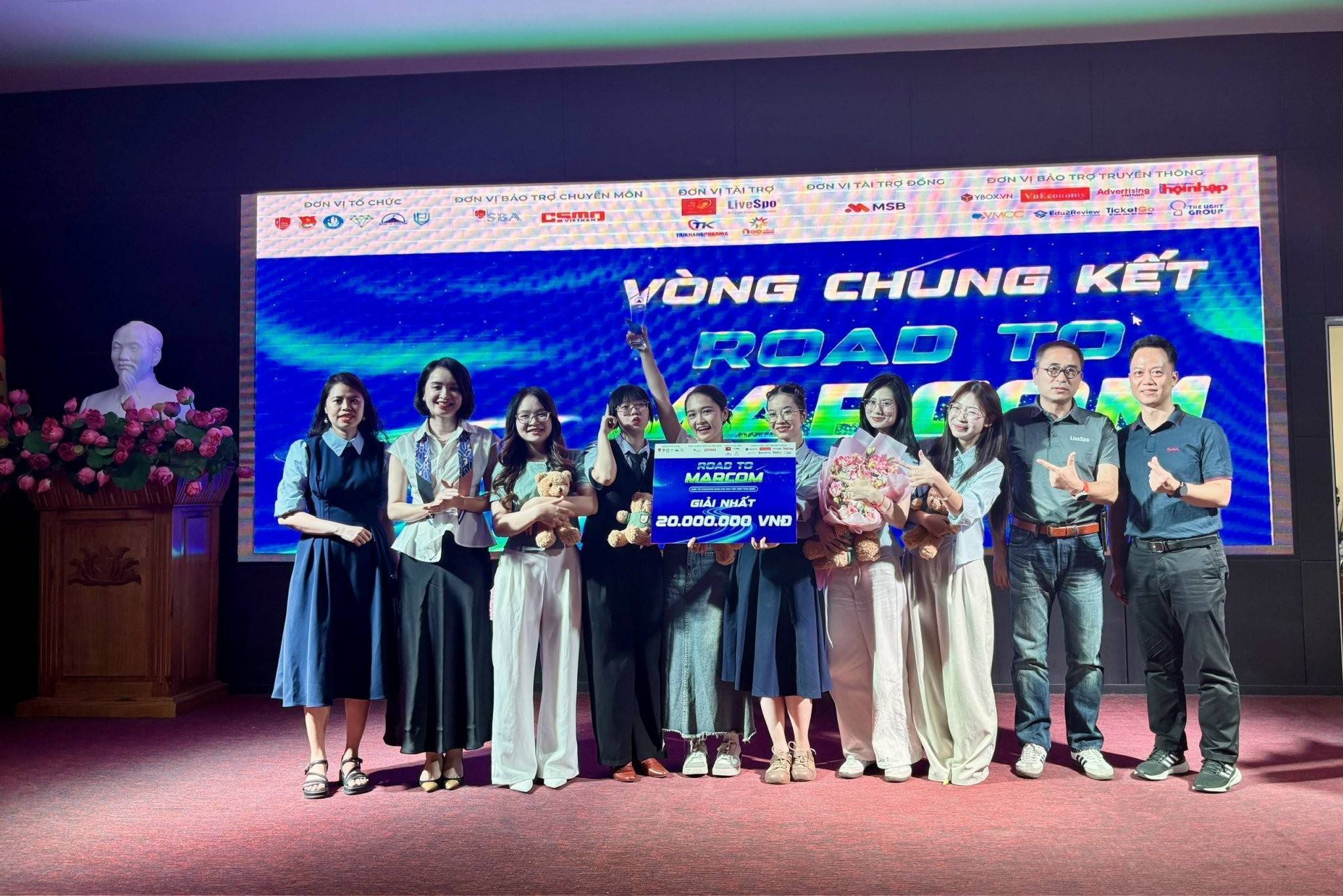 Quán quân cuộc thi "Road to Marcom 2025" gọi tên đội Tiên Nữ Win