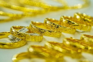 Giá vàng đang ở thế giằng co: Cơ hội đầu tư hay cạm bẫy rình rập?
