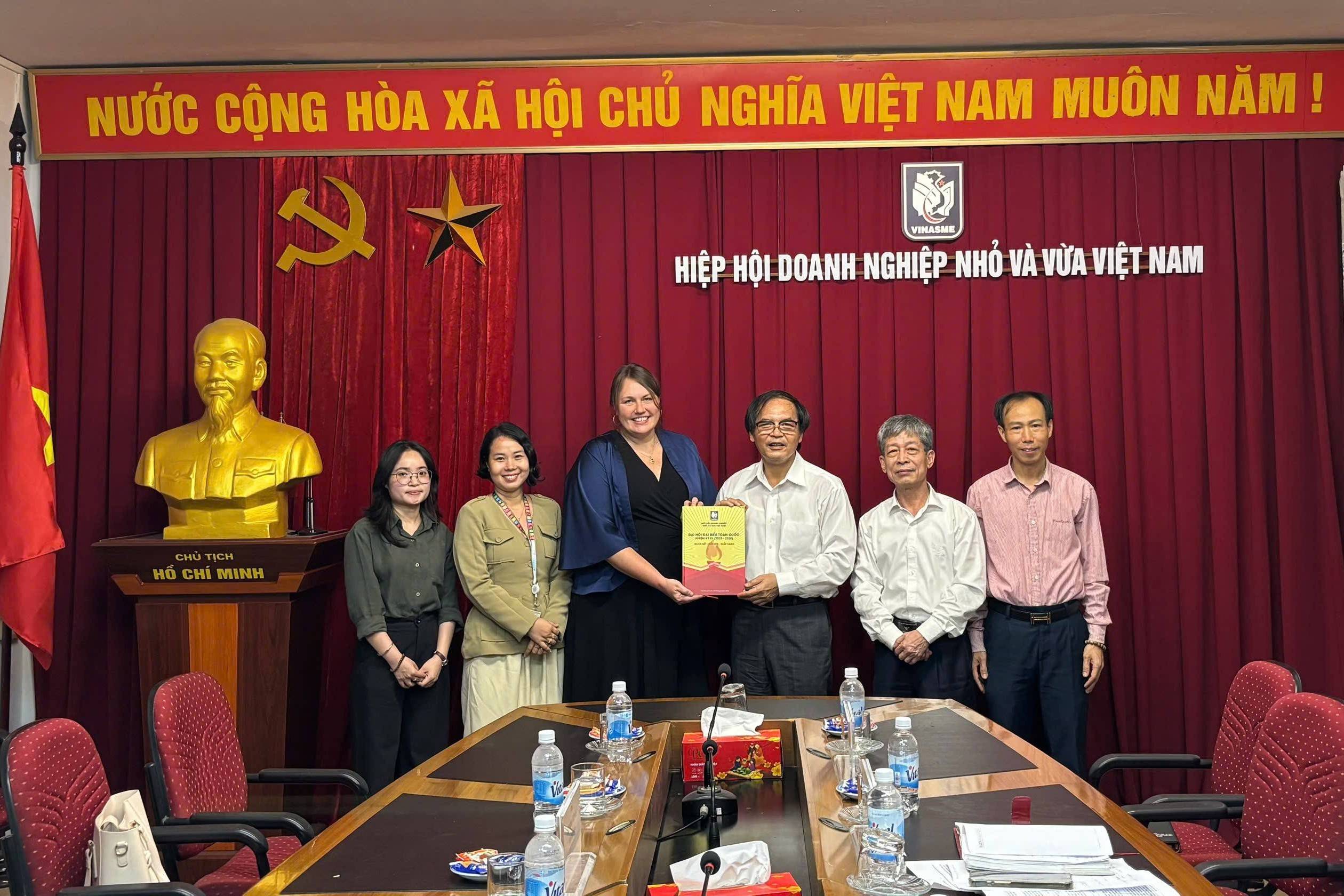 VINASME tiếp đón phái đoàn IOM, thảo luận hợp tác hỗ trợ lao động di cư