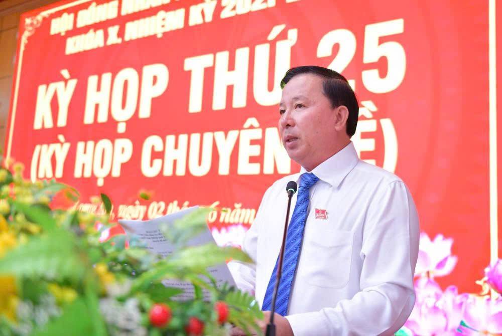 Phó Bí thư Tỉnh ủy, Chủ tịch UBND tỉnh - Nguyễn Văn Út giải trình một số nội dung các tờ trình