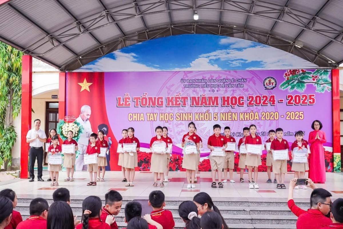 Trường Tiểu học Lê Văn Tám khép lại năm học 2024 – 2025 với loạt thành tích ấn tượng