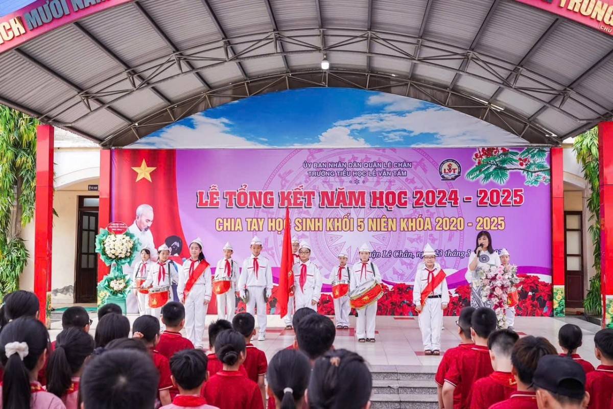 Nhấn vào ảnh để phóng to Trường Tiểu học Lê Văn Tám (quận Lê Chân, TP. Hải Phòng) long trọng tổ chức Lễ Tổng kết năm học 2024 – 2025, nhìn lại một chặng đường nỗ lực không ngừng và những thành tích đáng tự hào.