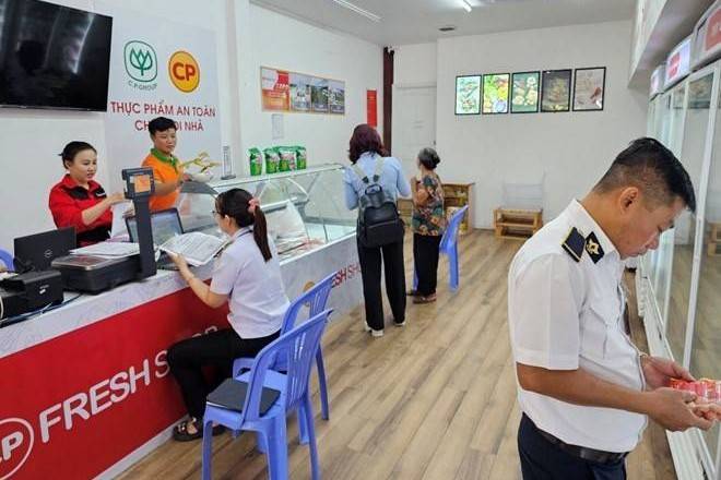 Kiểm tra đột xuất hệ thống cửa hàng C.P Việt Nam sau lùm xùm "lợn bẩn"