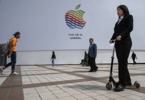Apple khó thoát khỏi “cái bóng” Trung Quốc