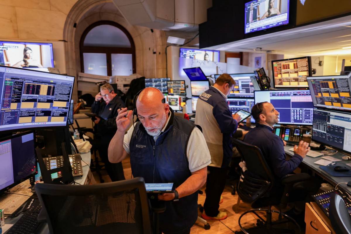 Chứng khoán Mỹ giằng co giữa lo ngại vì dữ liệu kinh tế yếu