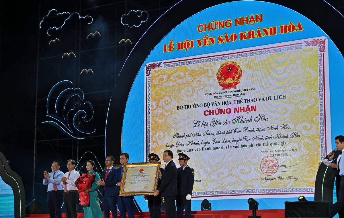 Giỗ tổ ngành nghề Yến sào Khánh Hoà và Vinh danh Di sản Văn hóa Phi vật thể cấp Quốc gia Yến Sào Khánh Hòa