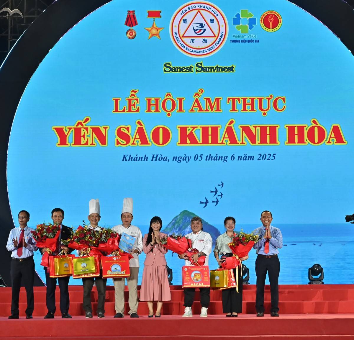 Lễ hội Ẩm thực Yến sào Khánh Hòa năm 2025 thu hút 20 đội thi đến từ mọi miền đất nước Lễ hội Ẩm thực Yến sào Khánh Hòa năm 2025 thu hút 20 đội thi đến từ mọi miền đất nước