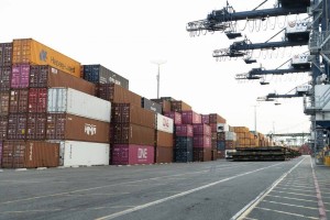 Cước vận tải container tăng vọt: Tác động của thương chiến đến chuỗi cung ứng toàn cầu