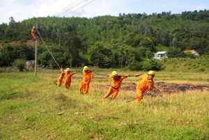 Điện lực Yên Bái rà soát lưới điện cao thế ứng phó nắng nóng cực đoan