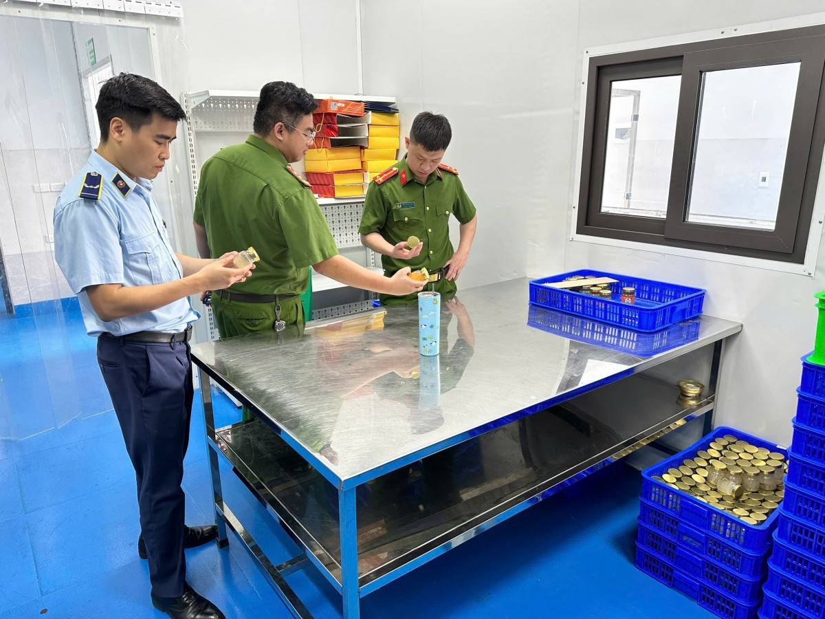 Phú Thọ: Tạm giữ hơn 23.000 sản phẩm yến chưng nghi không đạt chất lượng Phú Thọ: Tạm giữ hơn 23.000 sản phẩm yến chưng nghi không đạt chất lượng