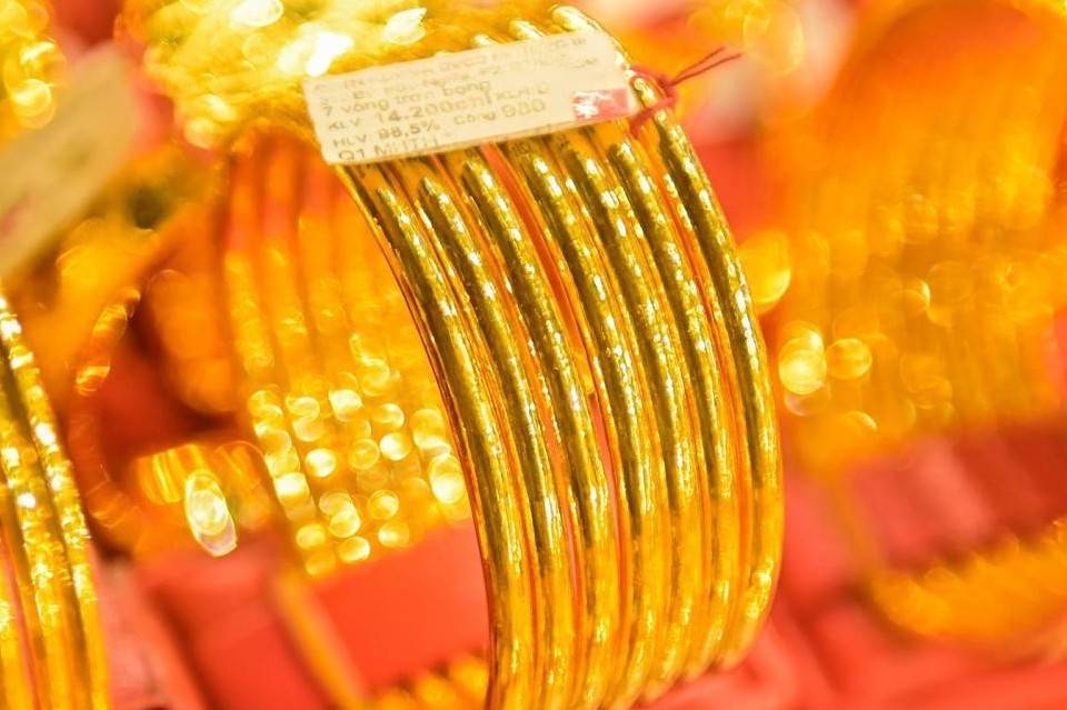 Giá vàng loanh quanh ngưỡng 3.300 USD/ounce: Dấu hiệu có bất thường?
