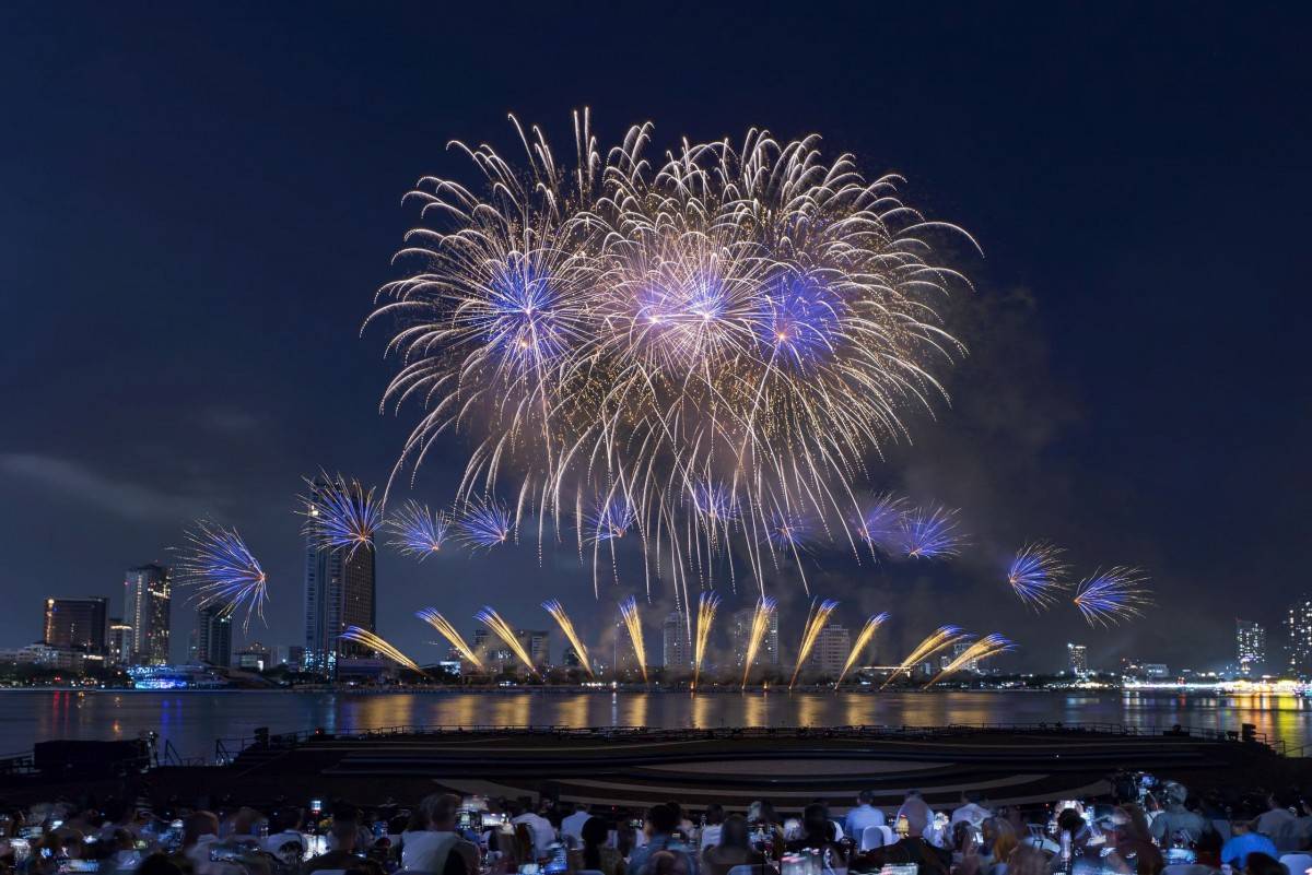 Đêm thứ hai DIFF 2025: Việt Nam và Ba Lan đốt cháy bầu trời sông Hàn, hàng vạn khán giả vỡ òa cảm xúc