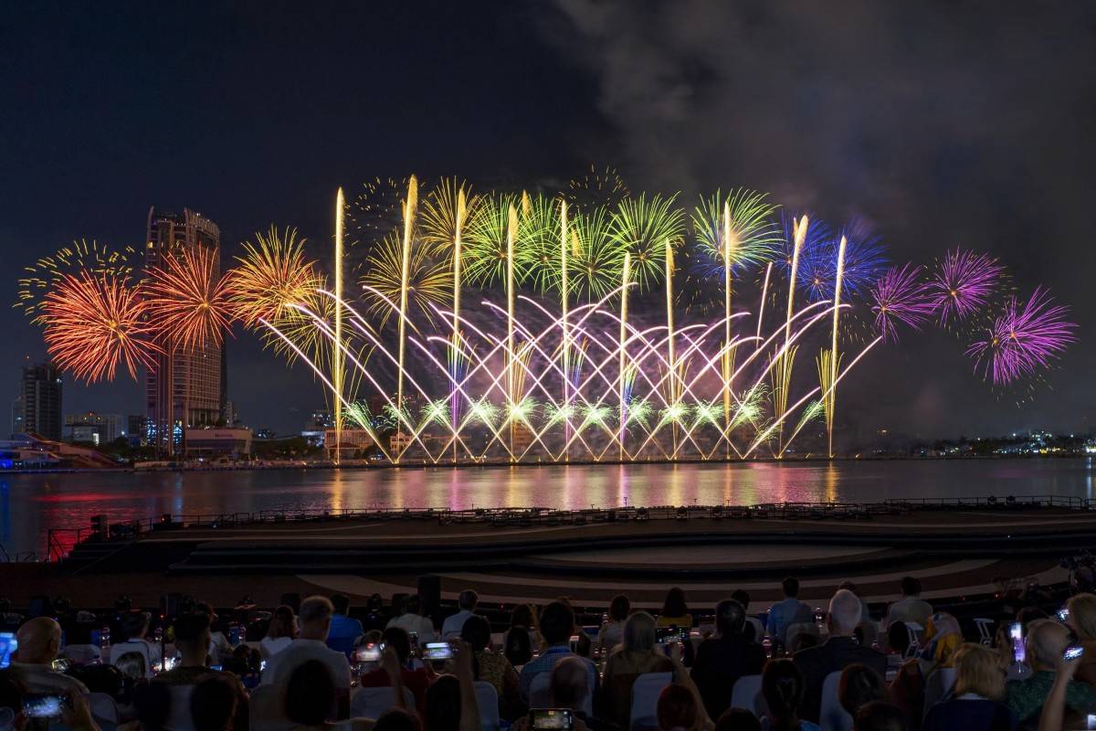 Đêm thứ hai DIFF 2025: Việt Nam và Ba Lan đốt cháy bầu trời sông Hàn, hàng vạn khán giả vỡ òa cảm xúc