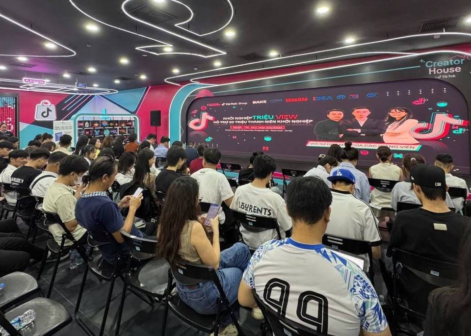 Thương mại điện tử: Miền đất hứa nhưng không dễ cho startup trẻ Việt