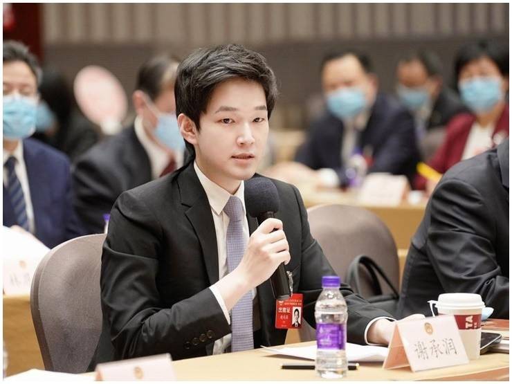 Chan dung Eric Tse - Người thừa kế thầm lặng của đế chế Sino Biopharmaceutical Chan dung Eric Tse - Người thừa kế thầm lặng của đế chế Sino Biopharmaceutical