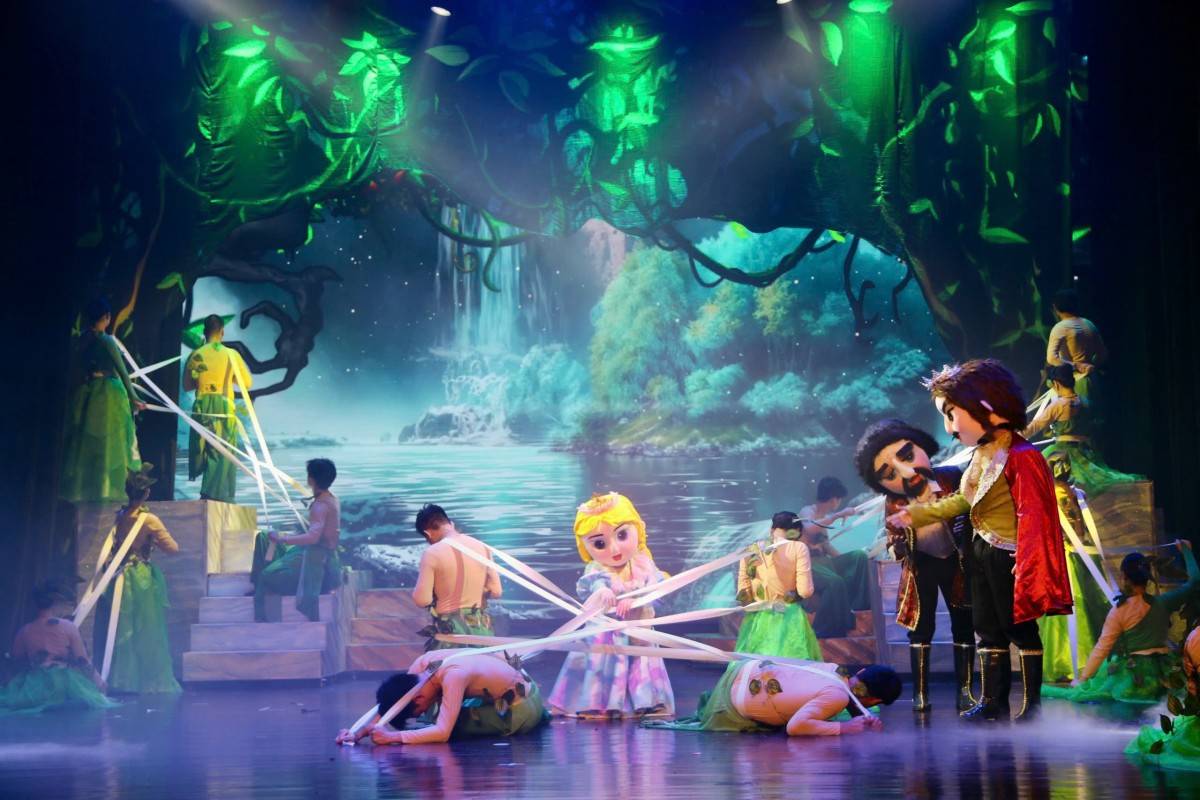 “Bầy chim Thiên Nga” là dịp để các em tiếp xúc với giá trị văn hóa, học cách sống nhân hậu, bền chí, và phát triển tư duy hình ảnh – cảm xúc – thẩm mỹ trong một môi trường an toàn và giàu tính nhân văn.