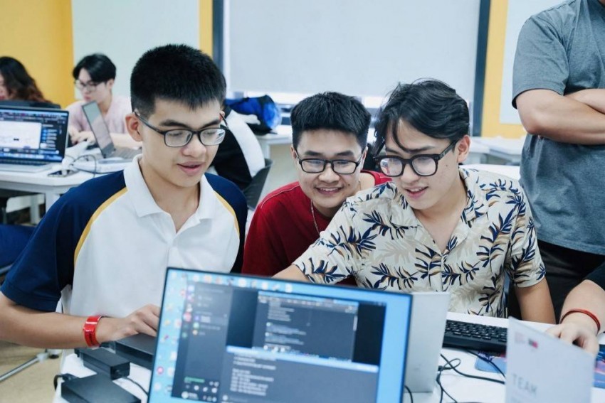 Thị trường việc làm sau đại học: “Chim hoàng yến” trong mỏ than AI