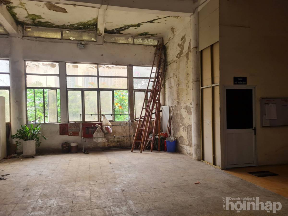 Vì sao các khu chợ truyền thống ở Hà Nội vắng bóng tiểu thương?