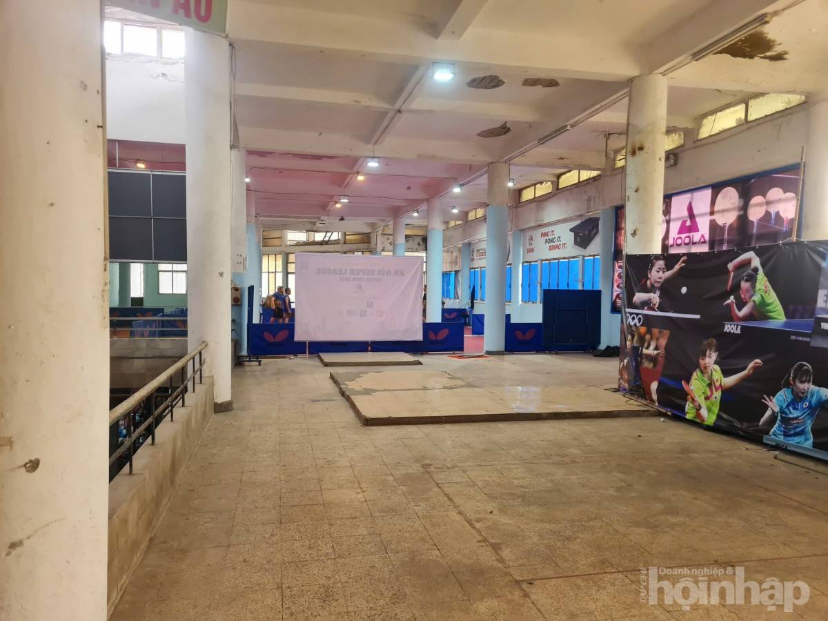 Vì sao các khu chợ truyền thống ở Hà Nội vắng bóng tiểu thương?