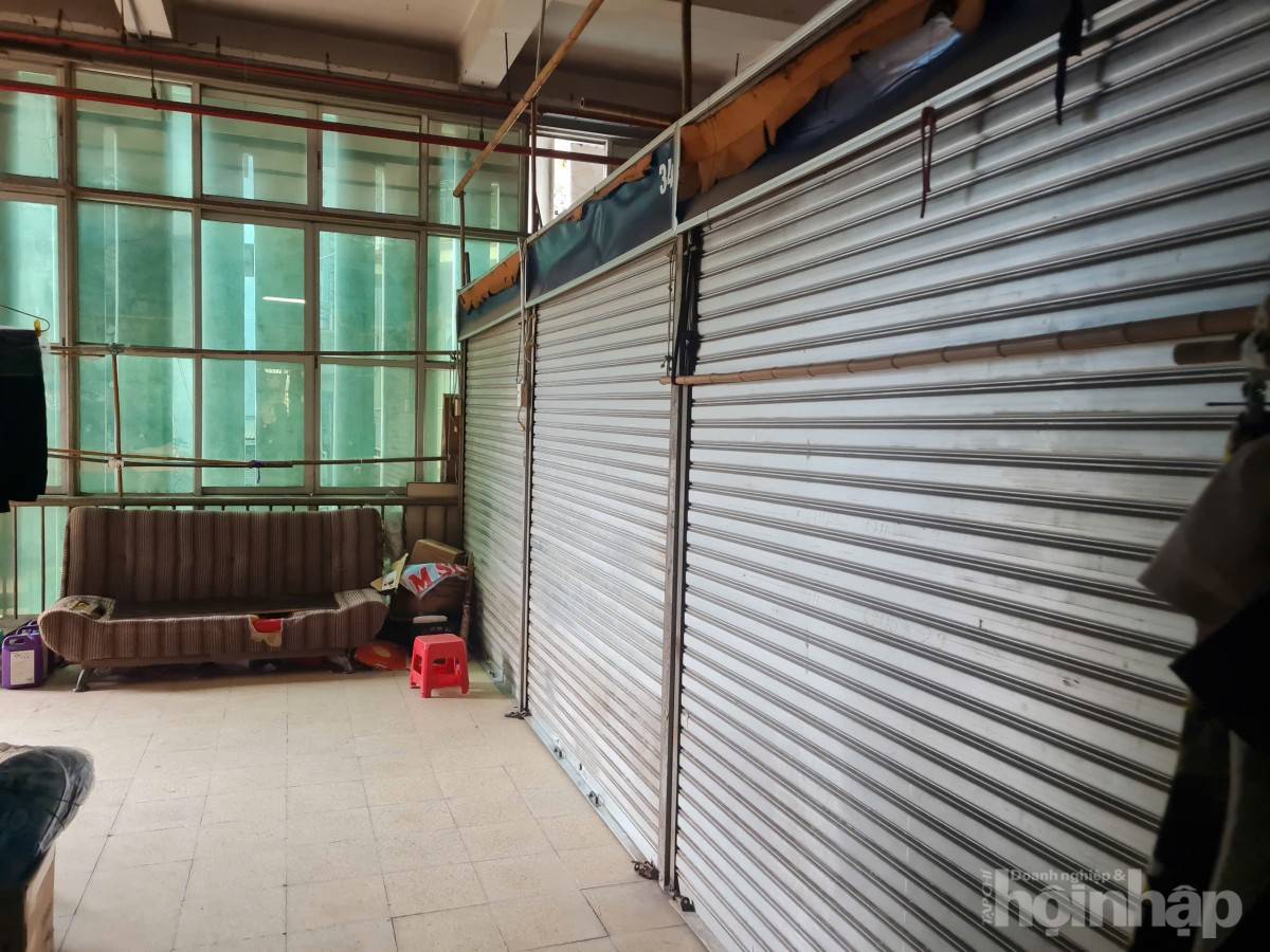 Vì sao các khu chợ truyền thống ở Hà Nội vắng bóng tiểu thương?