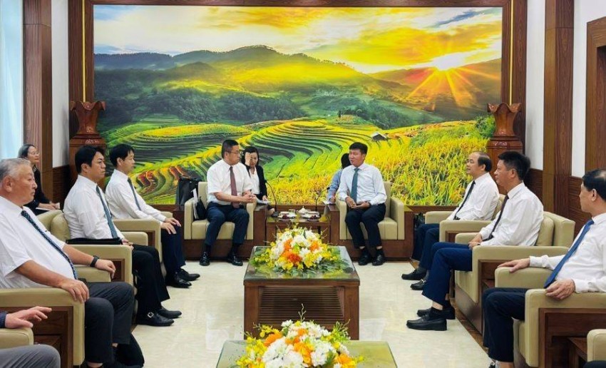 Toàn cảnh buổi tiếp xã giao Bí thư Tỉnh ủy Yên Bái tiếp xã giao Đoàn công tác của tỉnh Yamanashi (Nhật Bản)