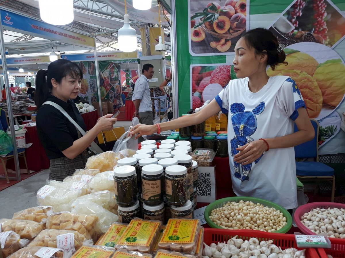 chuyển đổi số và thương mại điện tử không chỉ giúp các tiểu thương mở rộng kênh bán hàng chuyển đổi số và thương mại điện tử không chỉ giúp các tiểu thương mở rộng kênh bán hàng