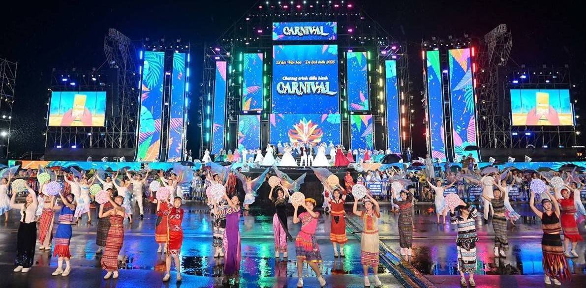 Chương trình diễu hành Carnival bùng nổ sắc màu vũ điệu của biển