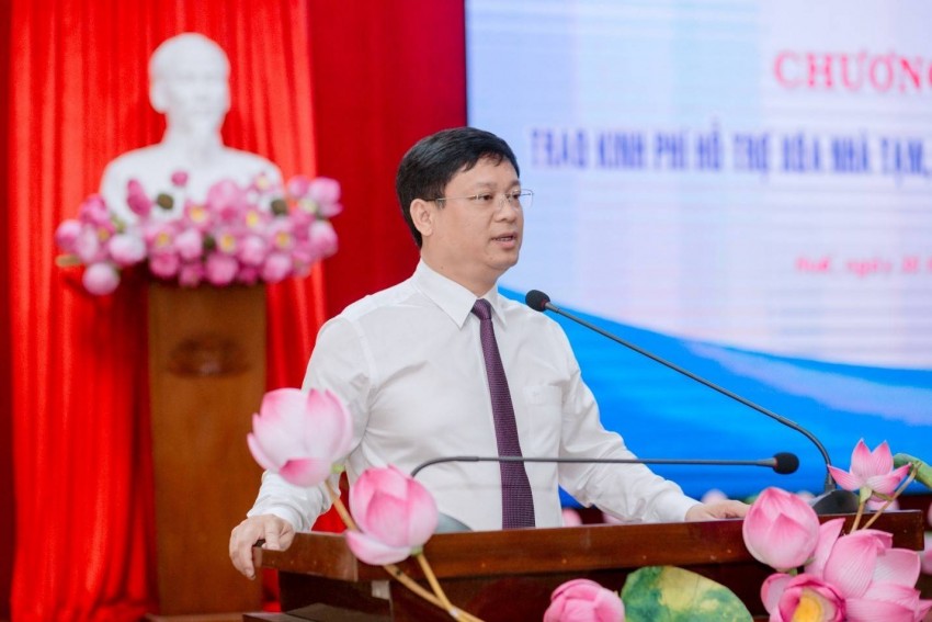 Ông Nguyễn Thanh Bình - Phó Chủ tịch Thường trực UBND Thành phố Huế gửi lời cảm ơn đến Tập đoàn Kim Oanh và Quỹ Khởi Sự Từ Tâm 