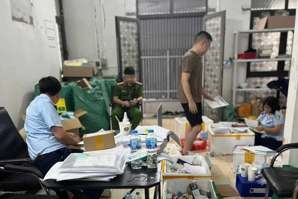 Hà Nội truy quét loạt cơ sở bán mỹ phẩm nhập lậu