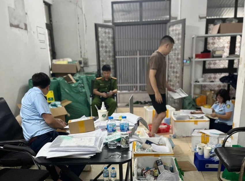 Hà Nội truy quét loạt cơ sở bán mỹ phẩm nhập lậu