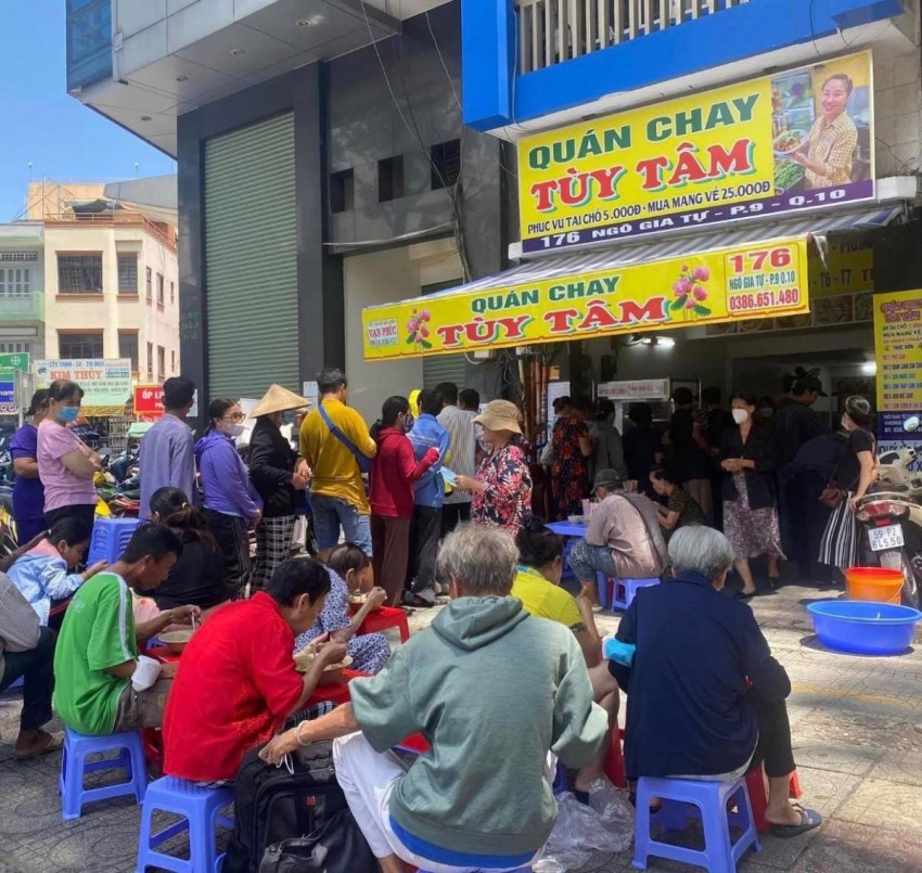 Suất cơm giá 5.000 đồng ở quán Cơm chay Tùy Tâm