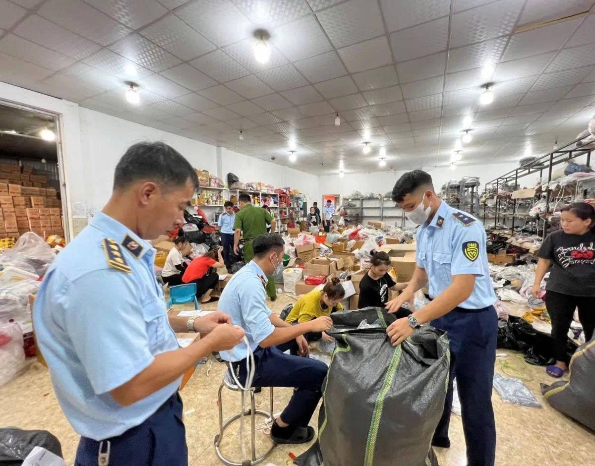 Triệt phá nhiều đường dây sản xuất, buôn bán hàng giả quy mô lớn 