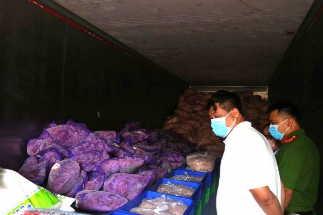 Bình Dương: Hơn 11 tấn thực phẩm đông lạnh quá hạn, không rõ nguồn gốc tuồn vào bếp ăn công nghiệp