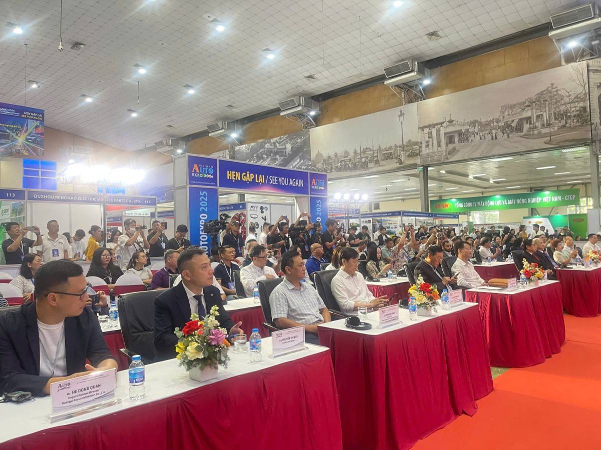 Khai mạc Triển lãm quốc tế lần thứ 18 về phương tiện giao thông, vận tải