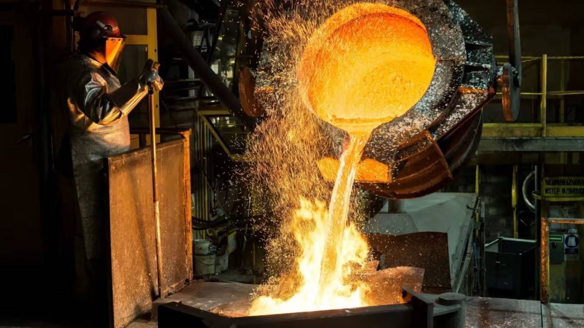 Giá bạc và bạch kim bứt phá khi giới đầu tư tìm kiếm vàng thay thế