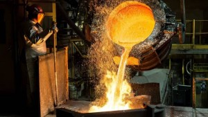Giá bạc và bạch kim bứt phá khi giới đầu tư tìm kiếm vàng thay thế