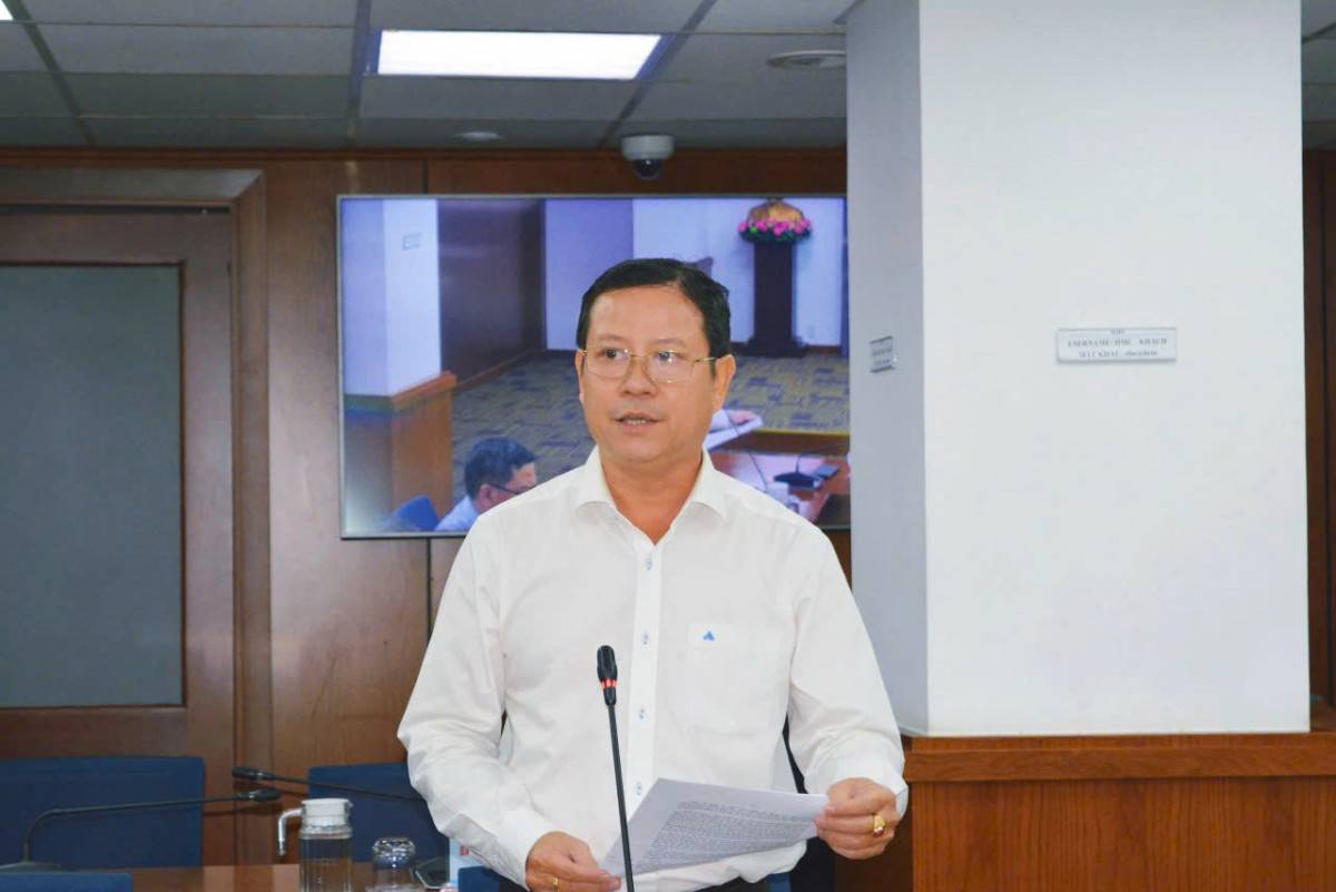 Trưởng phòng Xây dựng chính quyền và công tác thanh niên Sở Nội vụ TP. HCM Nguyễn Hoàng Hưng thông tin tại họp báo. Ảnh: