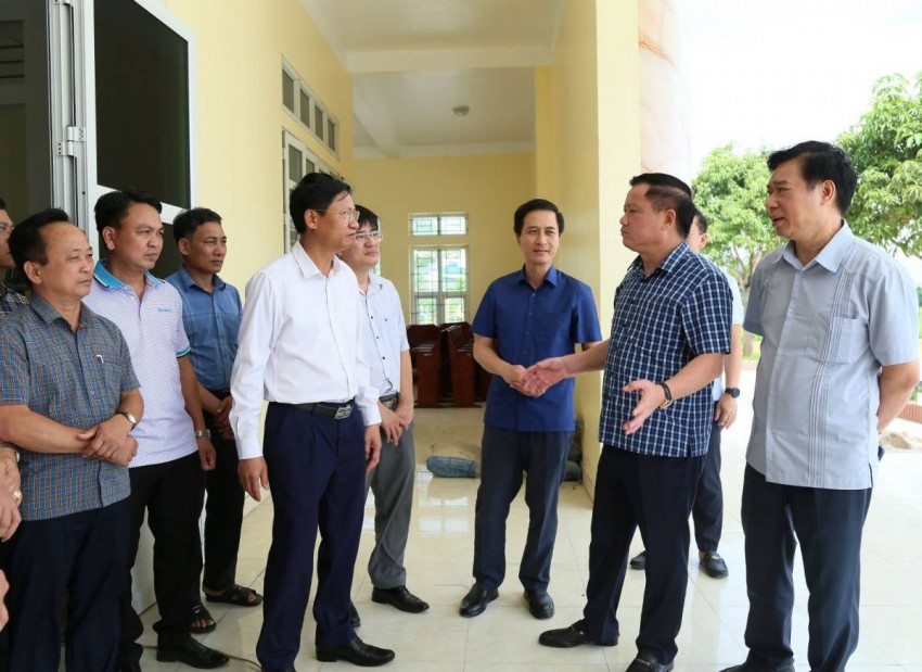 Bí thư Tỉnh ủy Thái Bình  kiểm tra Nhà văn hóa xã Đông Mỹ - nơi dự kiến đặt Trung tâm phục vụ hành chính công phường Trà Lý (mới).