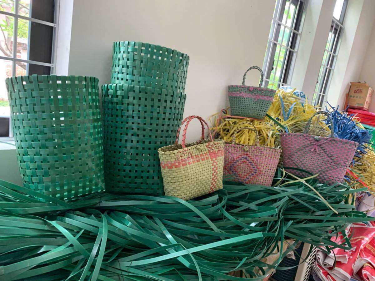 Côn Đảo sáng tạo túi tái chế từ rác: Đẹp, độc, xanh Côn Đảo sáng tạo túi tái chế từ rác: Đẹp, độc, xanh