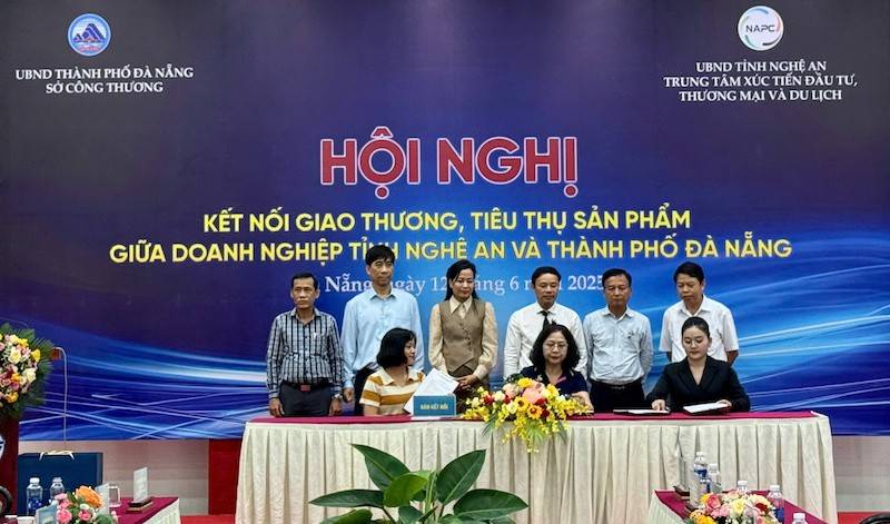 doanh nghiệp sản xuất sản phẩm với các đơn vị phân phối để kết nối và đưa hàng hoá vào hệ thống siêu thị, 