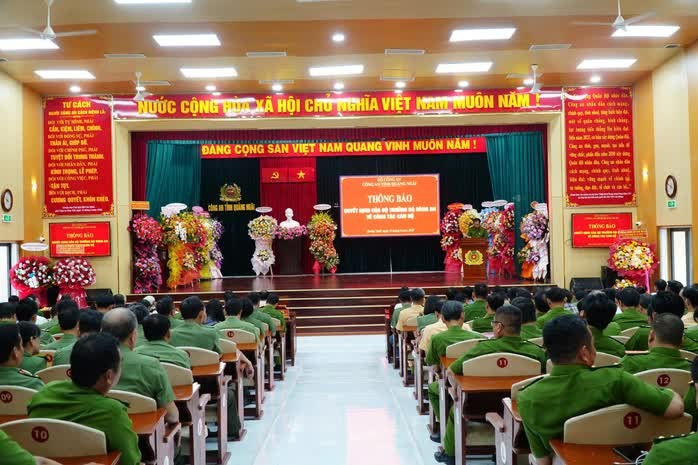 Quang cảnh lễ công bố