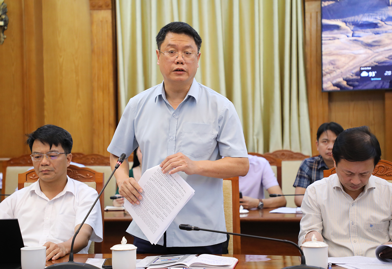 Ông Đỗ Tuấn Khoa - Phó Giám đốc Sở Văn hóa, Thể thao và Du lịch tỉnh Bắc Giang báo cáo công tác chuẩn bị. Tỉnh Bắc Ninh mới chuẩn bị Triển lãm thành tựu kinh tế - xã hội kỷ niệm 80 năm ngày Quốc khánh 2/9