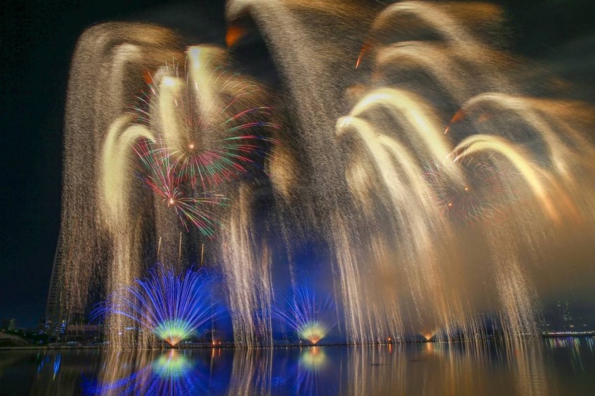 Với thông điệp - “Star Dust – Ánh sao ma thuật”, đội Canada đã thể hiện vị thế bằng màn trình diễn ánh sáng đầy huyền ảo
