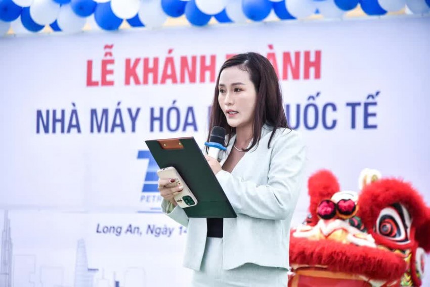 Bà Nguyễn Thị Bích Ngân, Tổng Giám đốc Tập đoàn Tây Sài Gòn chia sẻ tại buổi 