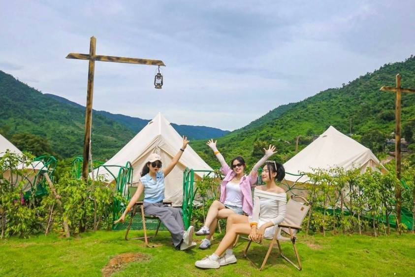 Mùa hè "lạc lối" giữa ốc đảo Núi Thần Tài - điểm đến không thể bỏ lỡ ở Đà Nẵng