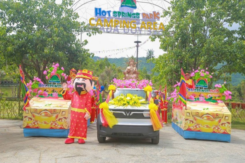 Một làn gió mới – nơi điểm đến của những lễ hội đặc sắc độc đáo nhất năm khi du khách được tham gia vào lễ diễu hành Thần Tài cùng 12 con giáp, check-in chụp ảnh cùng siêu xe rước Thần Tài  và nhận thẻ tài lộc đầy may mắn