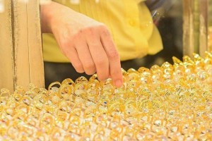 Ngừa rủi ro khi thị trường chứng khoán đi lên: Giá vàng hôm nay biến động