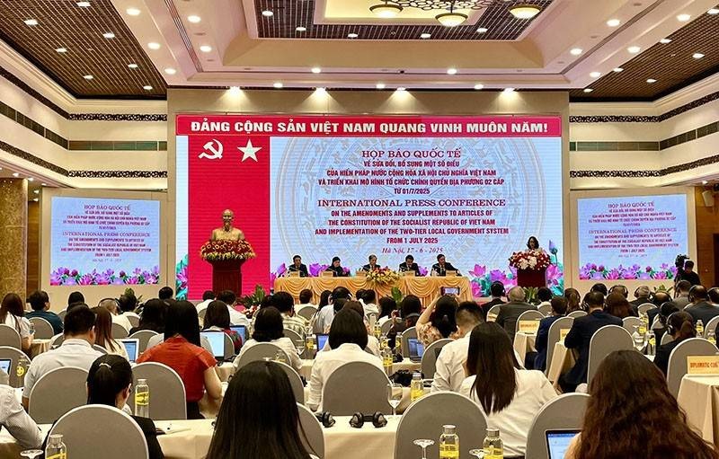 Họp báo quốc tế về sửa đổi, bổ sung một số điều của Hiến pháp nước CHXHCN Việt Nam và triển khai mô hình tổ chức chính quyền địa phương 2 cấp diễn ra sáng 17/6.